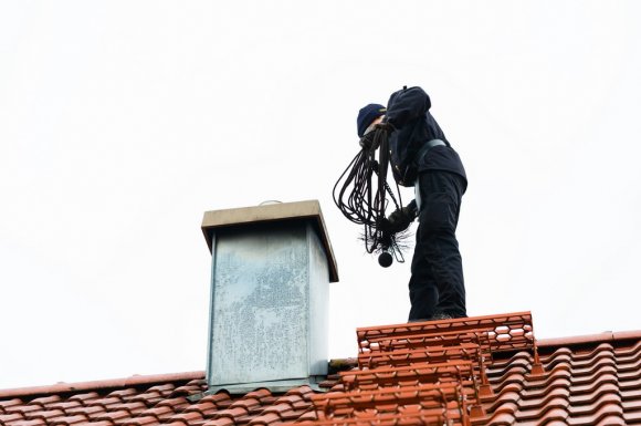 Entreprise professionnelle pour le ramonage de conduit de cheminée 